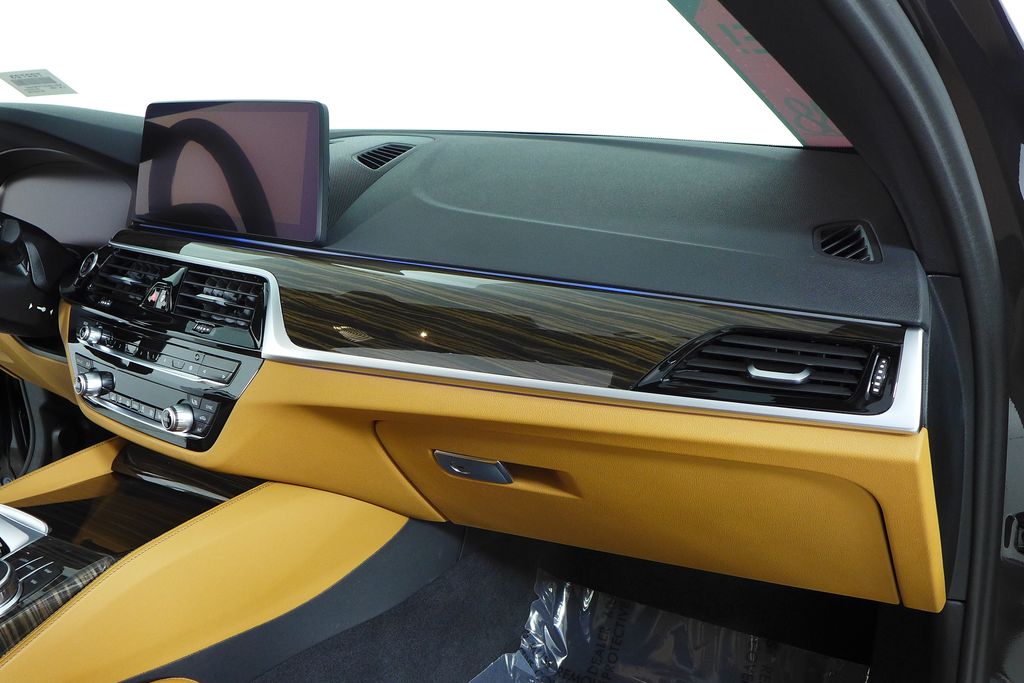 Thumbnail: 2023 BMW 5 Series - 14