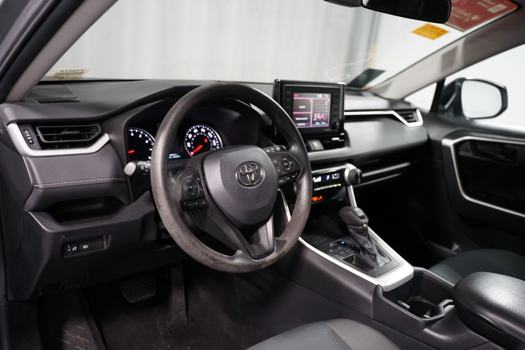 2022 Toyota RAV4 LE 7