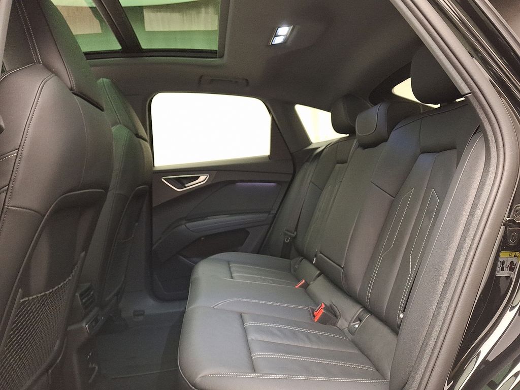 Thumbnail: 2023 Audi Q4 e-tron - 10