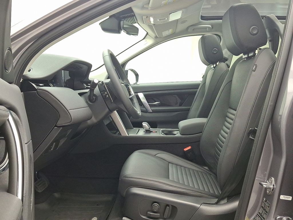 Thumbnail: 2025 Land Rover Discovery Sport - 13