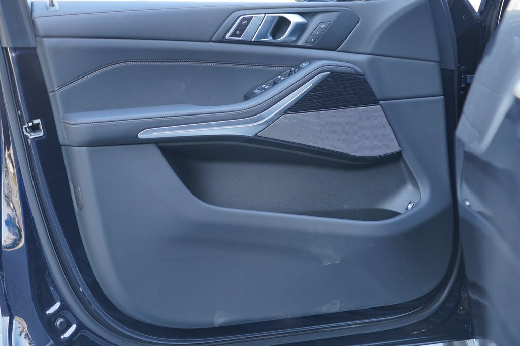 Thumbnail: 2026 BMW X5 - 9