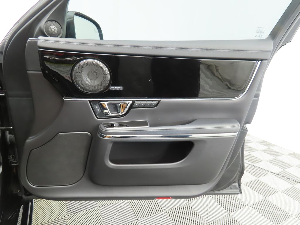 Thumbnail: 2019 Jaguar XJ - 26