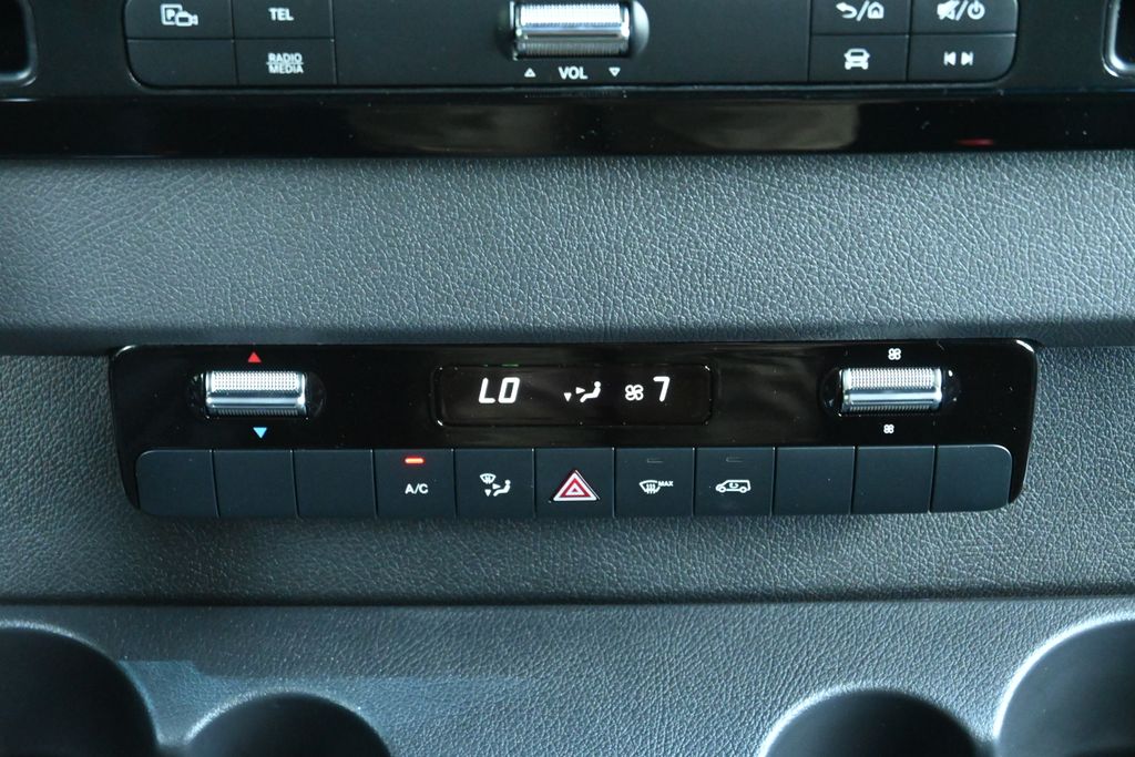 Thumbnail: 2025 Mercedes-Benz Sprinter - 23