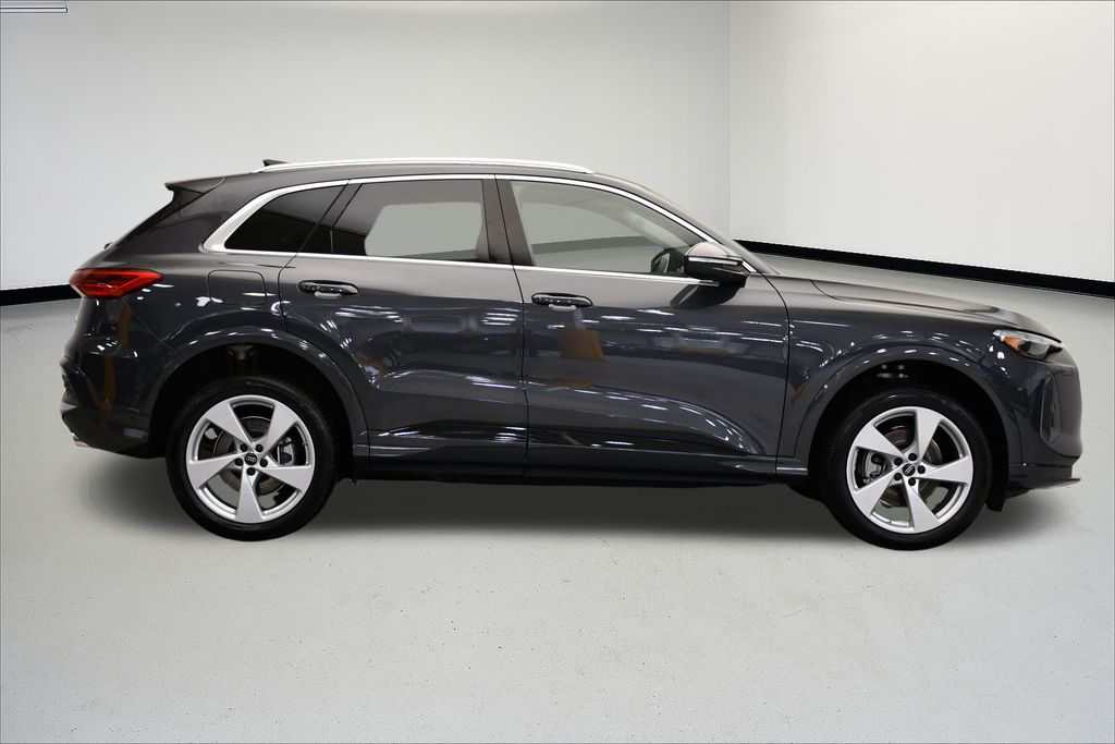 Thumbnail: 2025 Audi Q5 - 6