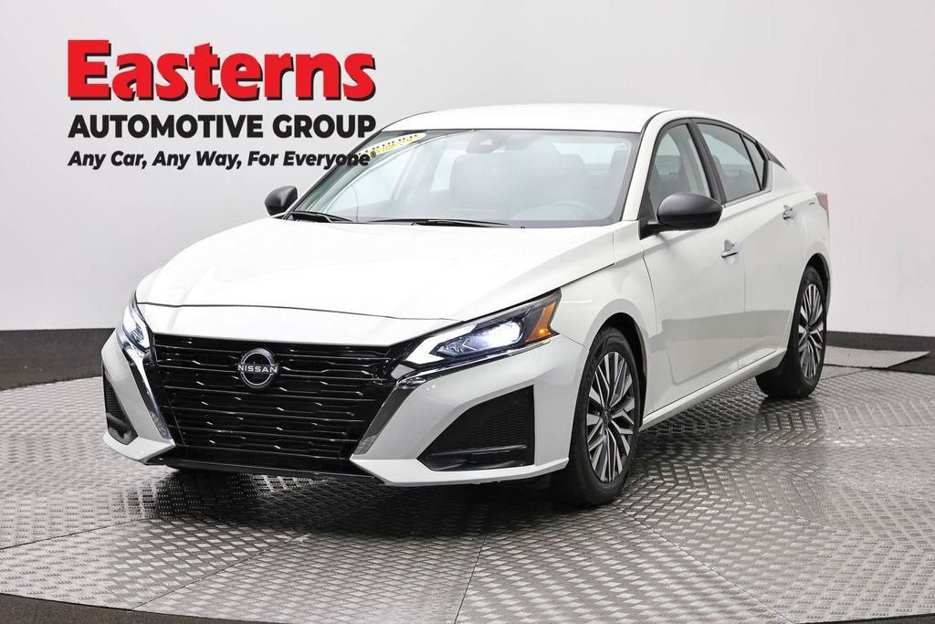 Glacier White 2025 Nissan Altima Sedan Front-Wheel Drive Continuously Variable Transmission