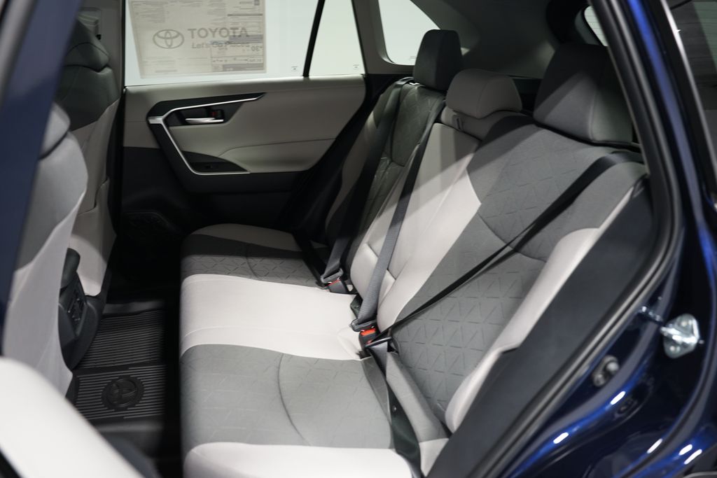 2025 Toyota RAV4 XLE 29