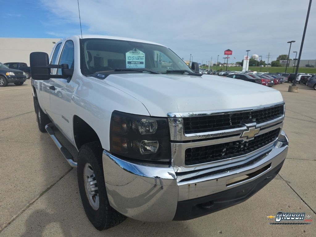 Summit White 2010 Chevrolet Silverado 2500HD Pickup Truck Four-Wheel Drive 6-Speed Automatic Overdrive