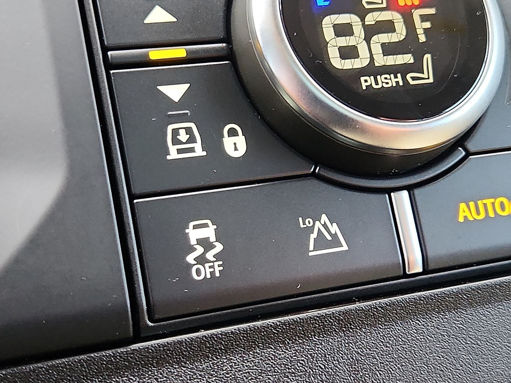 Thumbnail: 2020 Land Rover Defender - 27