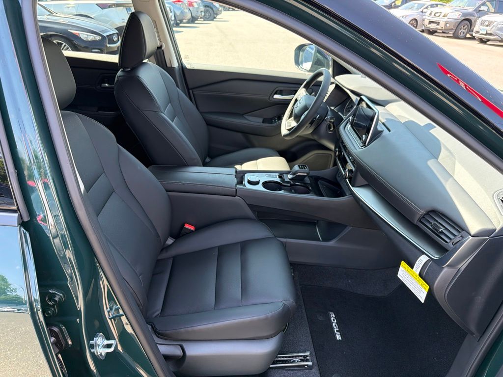2026 Nissan Rogue Dark Armor - Photo 30