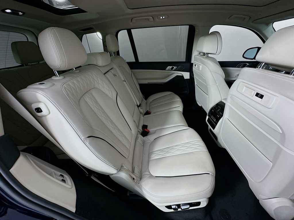 2022 BMW X7 xDrive40i 28