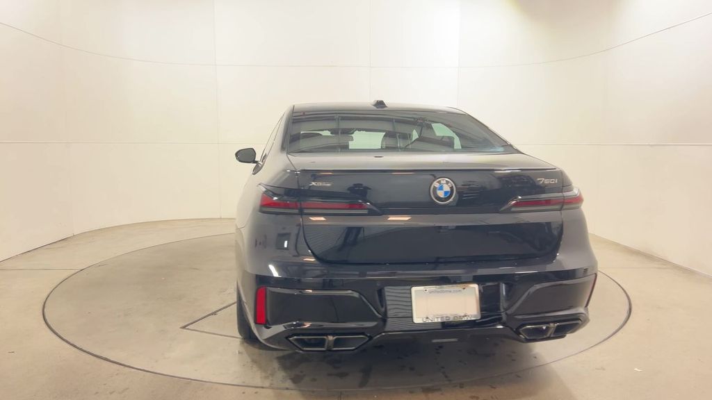 Thumbnail: 2025 BMW 7 Series - 7