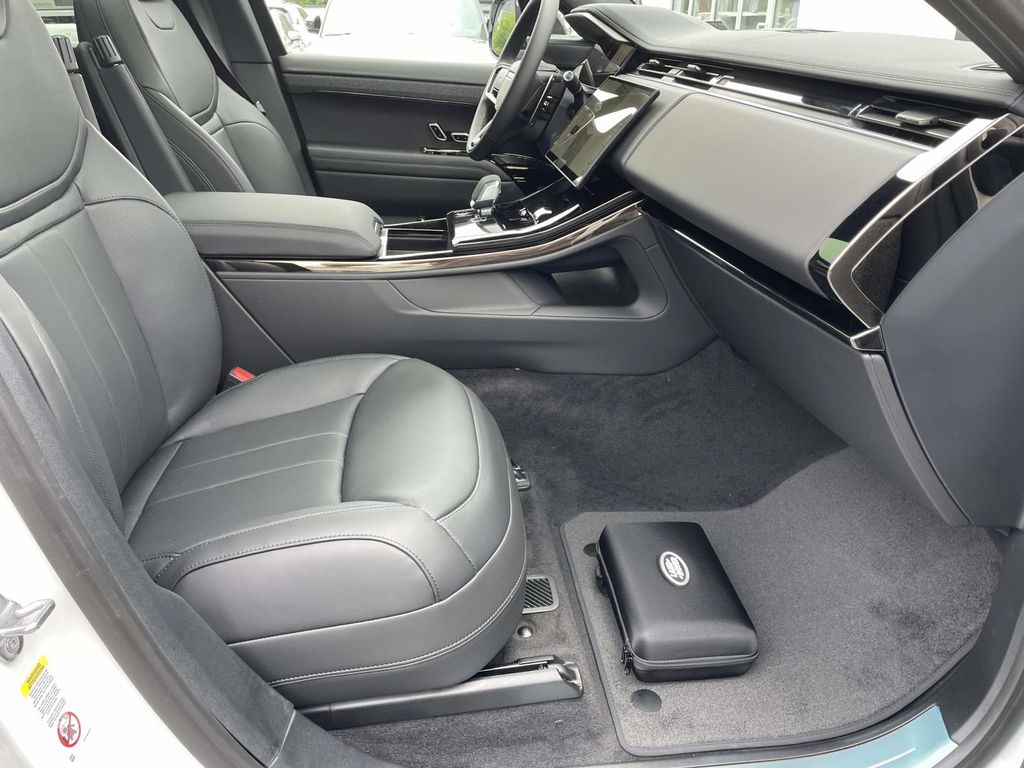 New 2026 White Land Rover Dynamic SE image 20