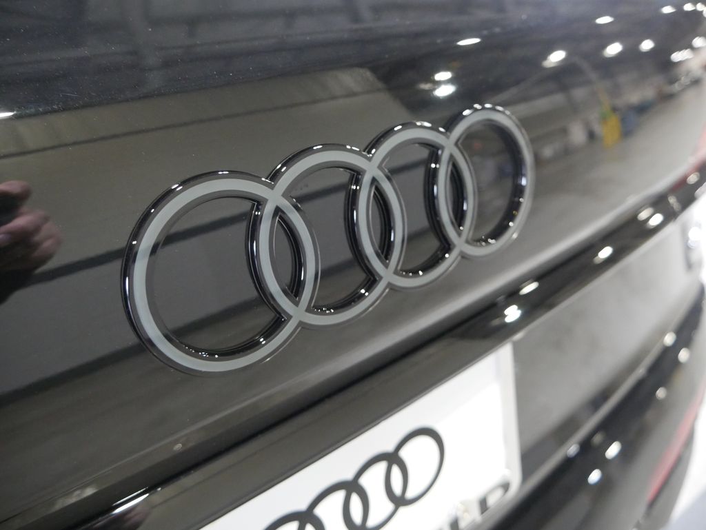 Thumbnail: 2026 Audi Q7 - 9