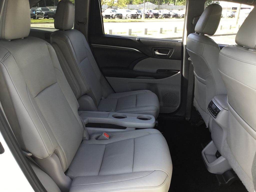 Thumbnail: 2019 Toyota Highlander - 15