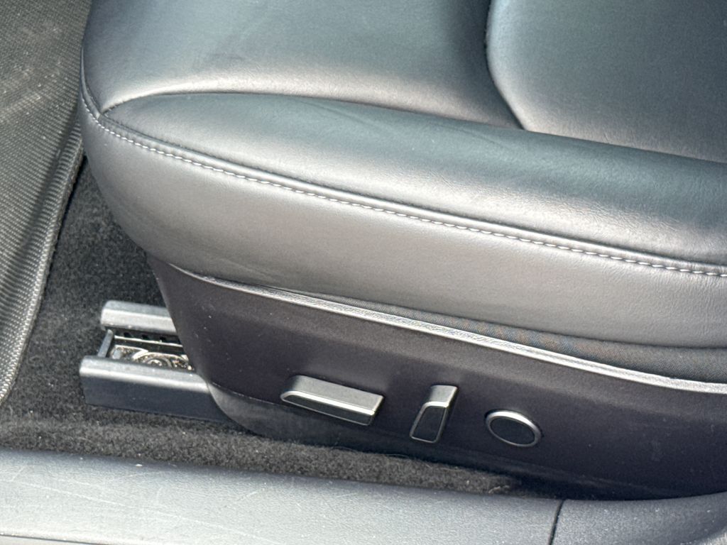 Used 2021  Tesla Long Range image 22