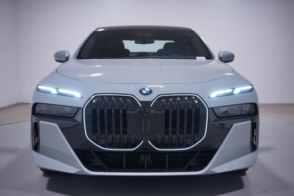 Thumbnail: 2026 BMW 7 Series - 4