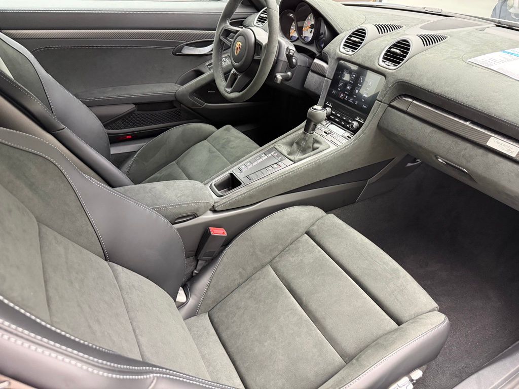 Thumbnail: 2025 Porsche  - 21