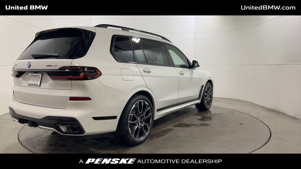 Thumbnail: 2026 BMW X7 - 8