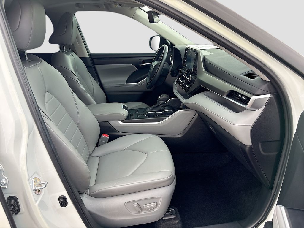 Thumbnail: 2020 Toyota Highlander - 20