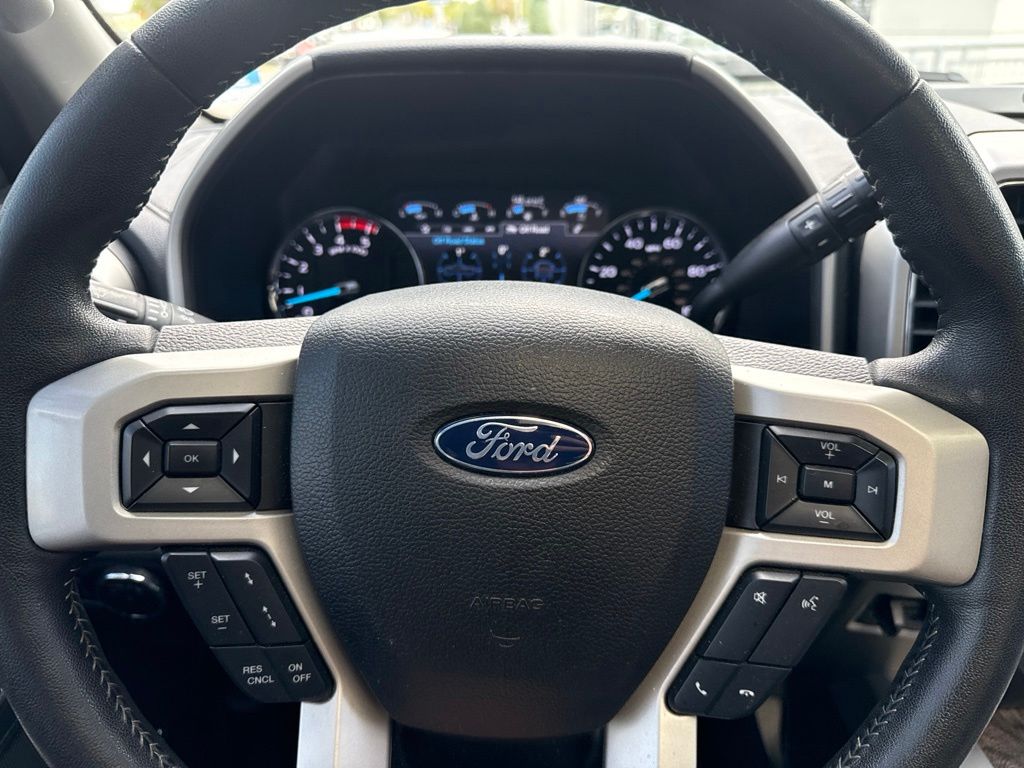2019 White Platinum Metallic Tri-Coat Ford Super Duty F-350 SRW Lariat 4X4 Truck