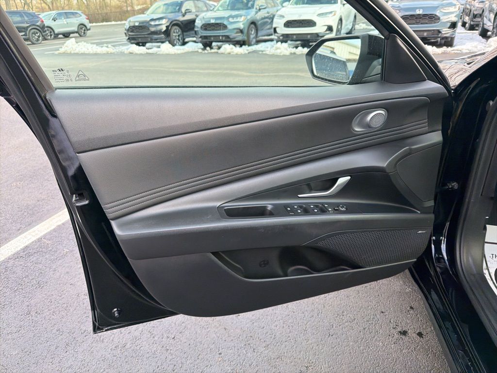 Thumbnail: 2023 Hyundai Elantra - 19