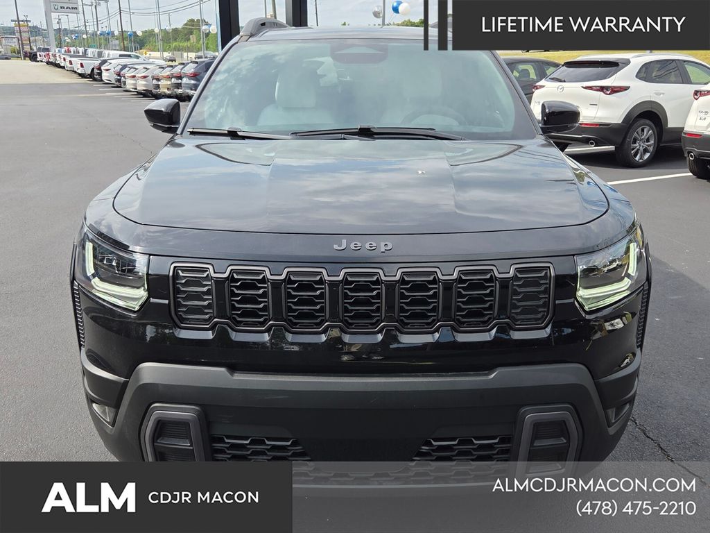 New 2026 Diamond Black Crystal Pearl-Coat Exterior Paint Jeep Limited image 3