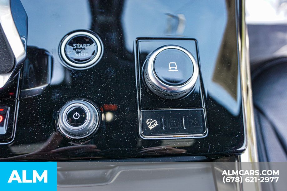 Used 2023 Gray Land Rover SE image 41