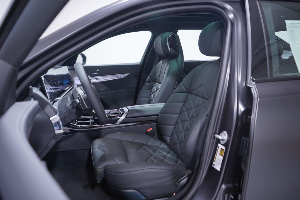 Thumbnail: 2026 BMW 7 Series - 7