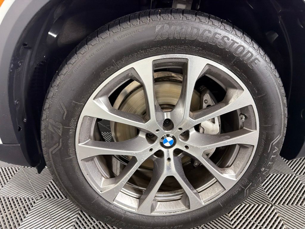 Thumbnail: 2025 BMW X5 - 10