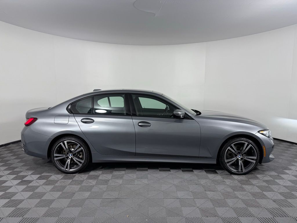 Thumbnail: 2023 BMW 3 Series - 4