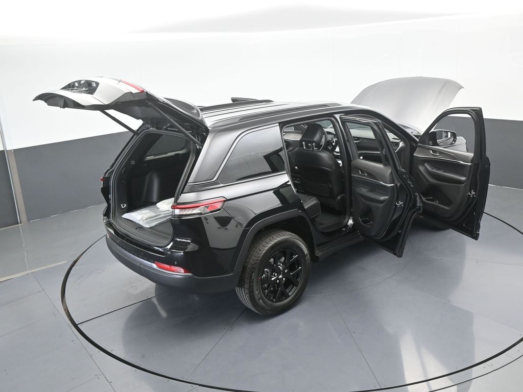 New 2026 Diamond Black Crystal Pearlcoat Jeep Laredo image 62