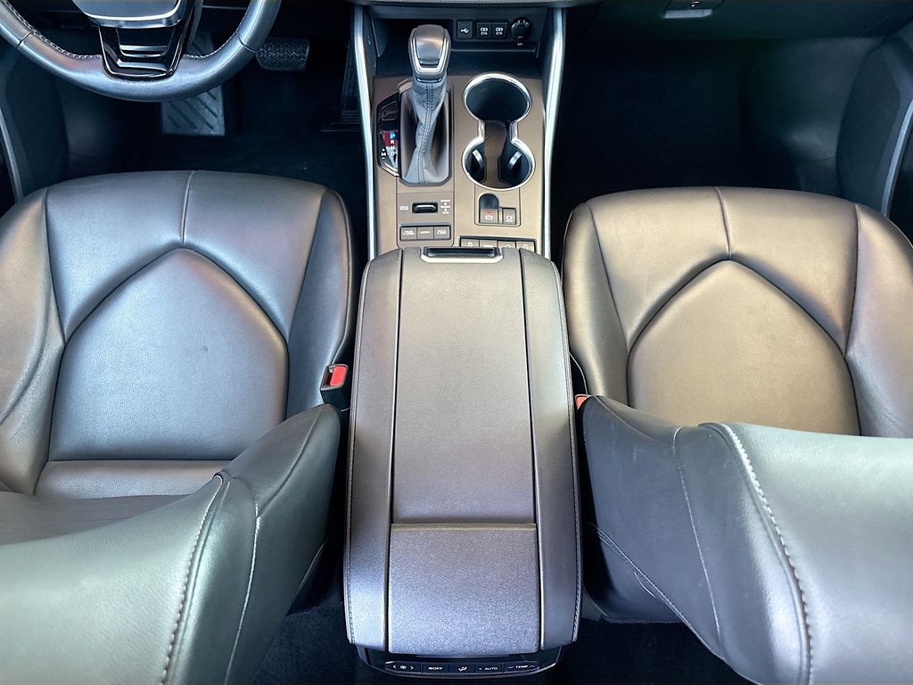 Thumbnail: 2020 Toyota Highlander - 16
