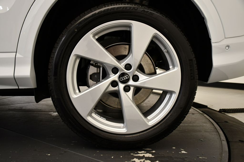 Thumbnail: 2025 Audi Q5 - 14