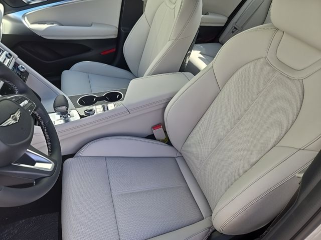 2025 Genesis G70  16