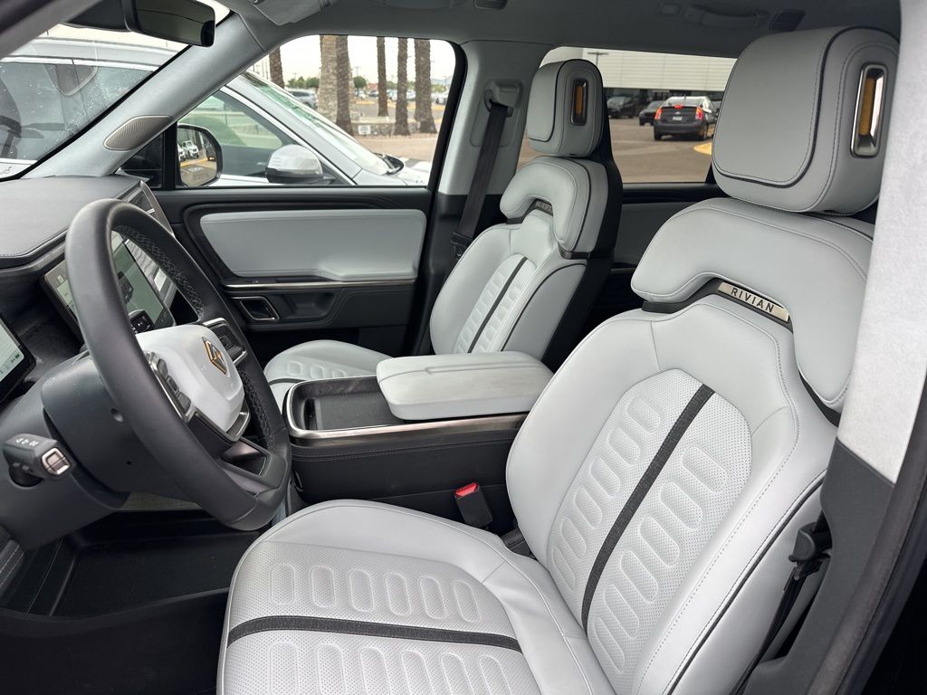 Thumbnail: 2024 Rivian R1S - 6