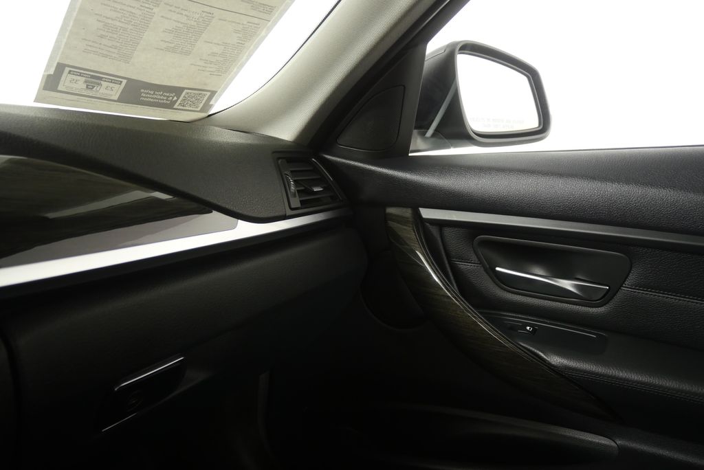 Thumbnail: 2015 BMW 3 Series - 27