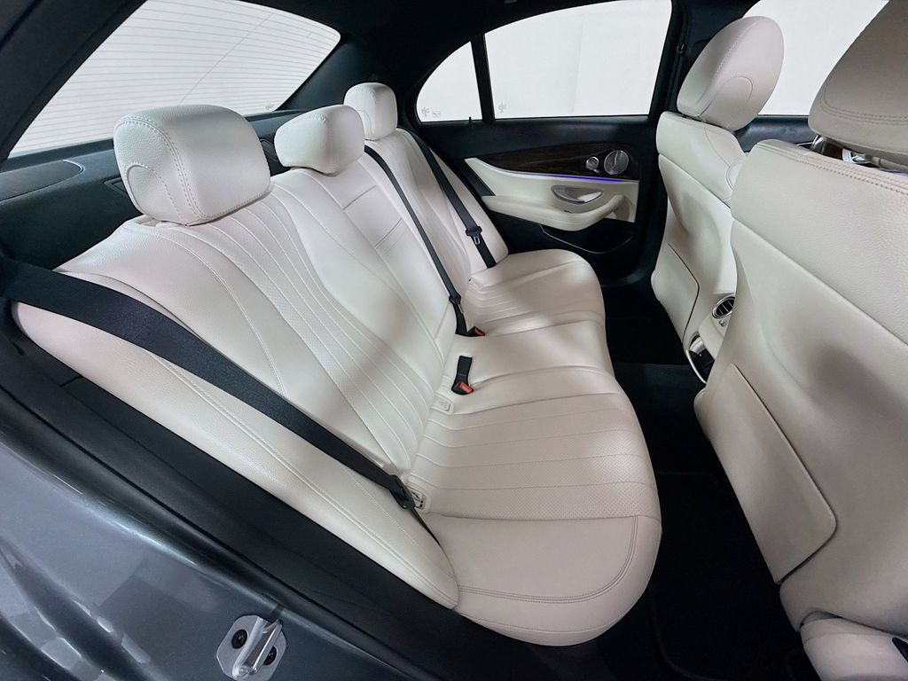 Thumbnail: 2019 Mercedes-Benz E-Class - 26