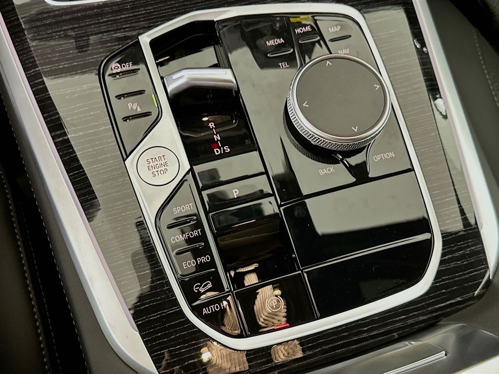 Thumbnail: 2026 BMW X5 - 15