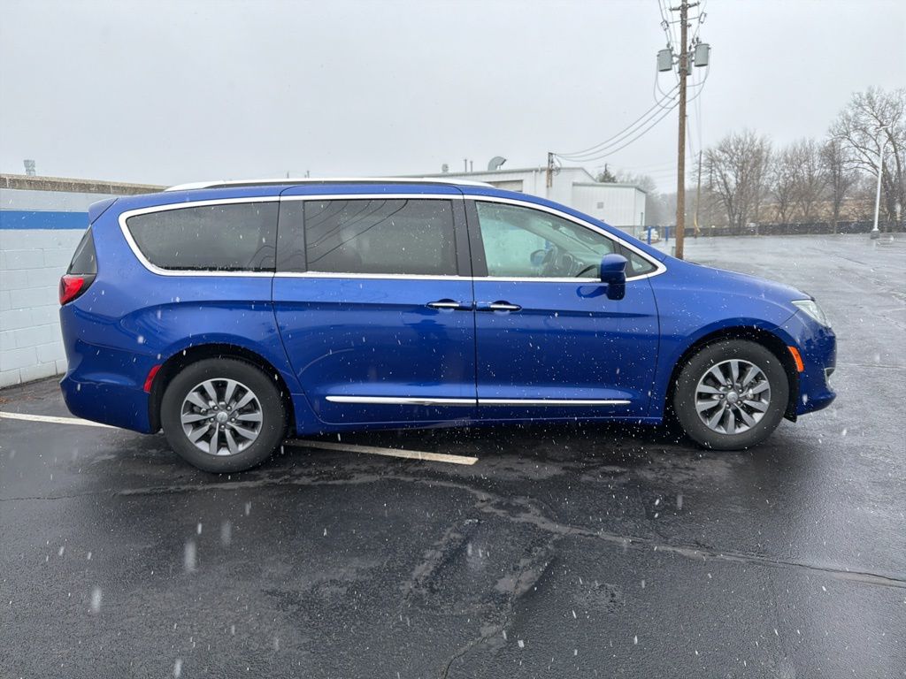 Thumbnail: 2019 Chrysler Pacifica - 6