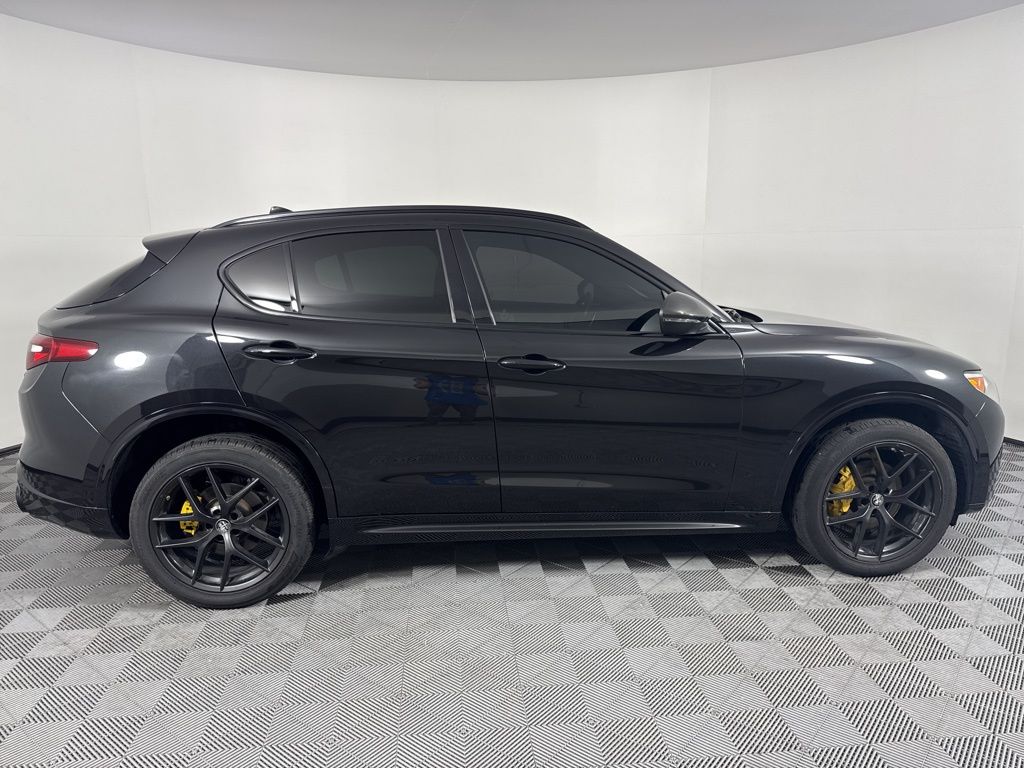 Thumbnail: 2020 Alfa Romeo Stelvio - 4