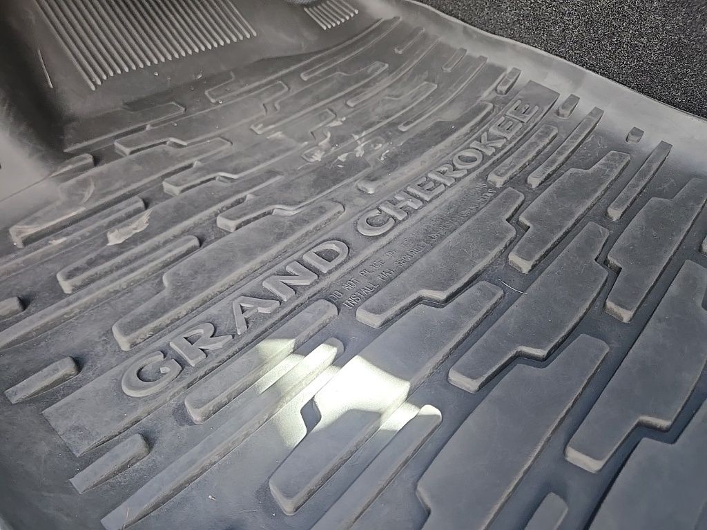 Used 2021 White Jeep High Altitude image 21