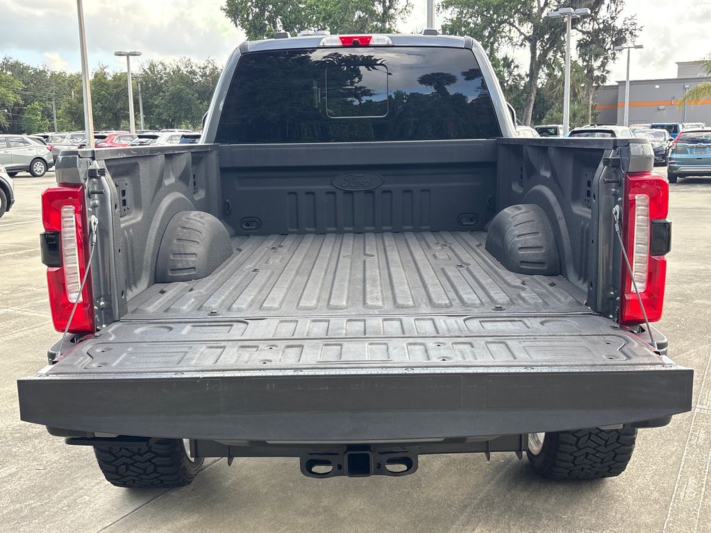 Used 2024  Ford Lariat image 32