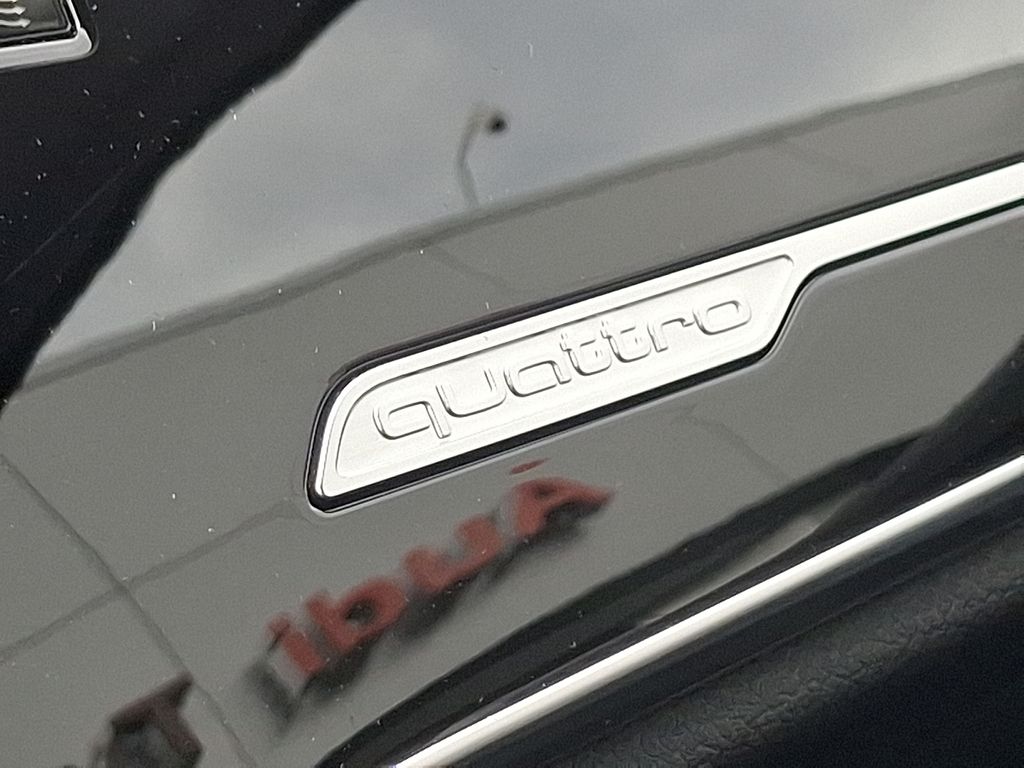 Thumbnail: 2023 Audi S8 - 25