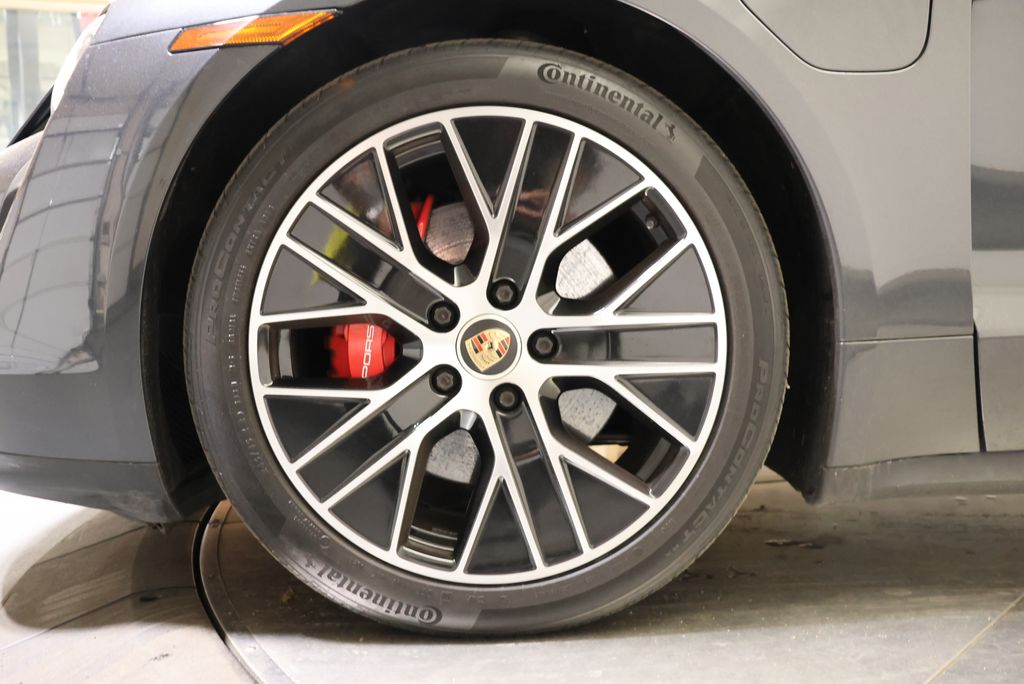 Thumbnail: 2021 Porsche Taycan - 9