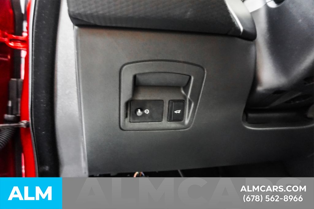 Used 2022 Red Land Rover P250 R-Dynamic S image 34