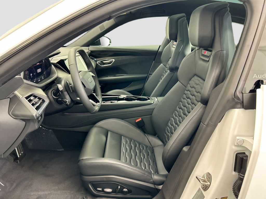 Thumbnail: 2026 Audi e-tron GT - 18