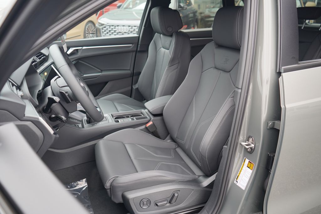 Thumbnail: 2025 Audi Q3 - 4