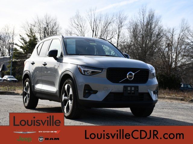 Vapour Gray 2025 Volvo XC40 B5 Plus Dark Theme AWD SUV / Crossover All-Wheel Drive Automatic
