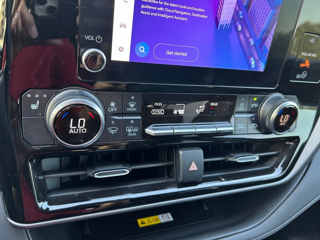 2024 Toyota Highlander XLE 26