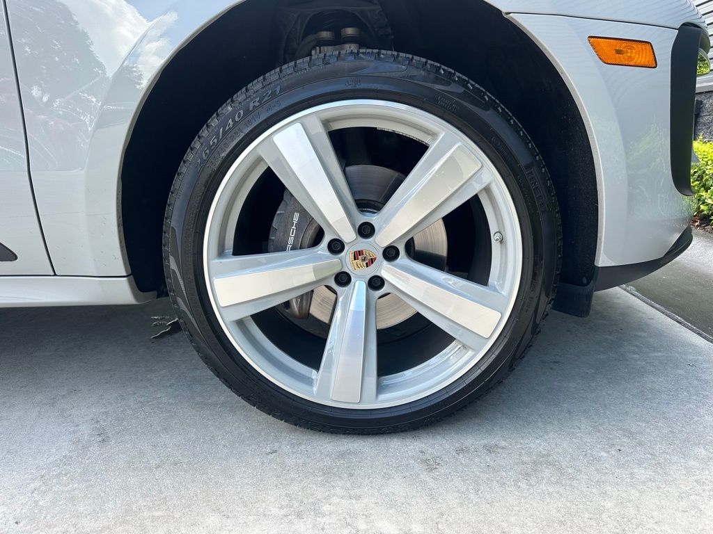 Thumbnail: 2023 Porsche Macan - 15